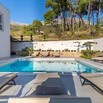 Luxury Seventh Heaven With Heated Pool, Hot-tub, Gym, Panoramic Views On Town Split Villa Klis