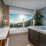 Luxury Seventh Heaven With Heated Pool, Hot-tub, Gym, Panoramic Views On Town Split