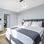 Luxury Seventh Heaven With Heated Pool, Hot-tub, Gym, Panoramic Views On Town Split Klis