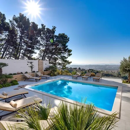 Luxury Seventh Heaven With Heated Pool, Hot-tub, Gym, Panoramic Views On Town Split * Klis