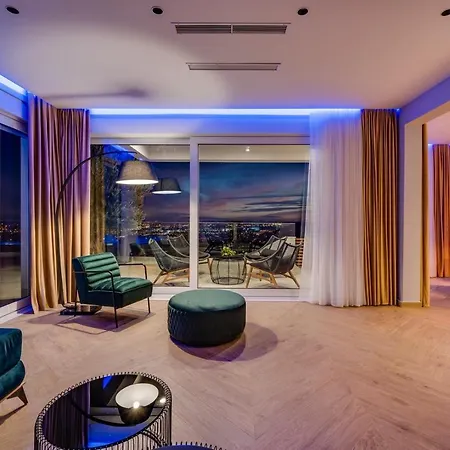 Luxury 7th Heaven With Heated Pool, Hot-tub, Gym, Panoramic Views On Town Split Villa
