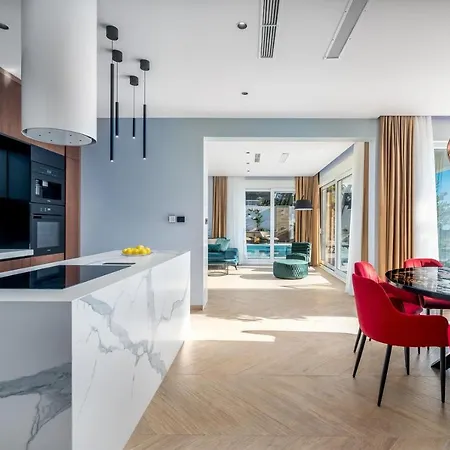 Luxury 7th Heaven With Heated Pool, Hot-tub, Gym, Panoramic Views On Town Split Klis