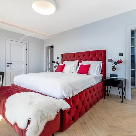 Luxury 7th Heaven With Heated Pool, Hot-tub, Gym, Panoramic Views On Town Split Villa Klis