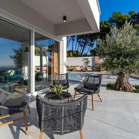 Luxury 7th Heaven With Heated Pool, Hot-tub, Gym, Panoramic Views On Town Split Klis