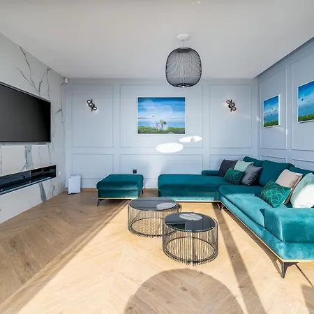 Luxury 7th Heaven With Heated Pool, Hot-tub, Gym, Panoramic Views On Town Split *