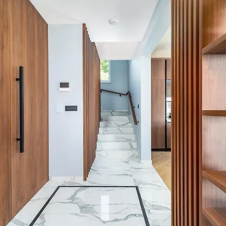 Luxury Seventh Heaven With Heated Pool, Hot-tub, Gym, Panoramic Views On Town Split Villa *