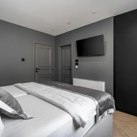 Luxury 7th Heaven With Heated Pool, Hot-tub, Gym, Panoramic Views On Town Split Villa *