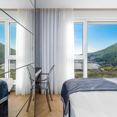 Luxury Seventh Heaven With Heated Pool, Hot-tub, Gym, Panoramic Views On Town Split Klis