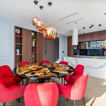 Luxury Seventh Heaven With Heated Pool, Hot-tub, Gym, Panoramic Views On Town Split
