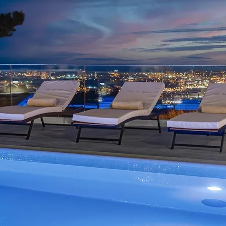 Luxury 7th Heaven With Heated Pool, Hot-tub, Gym, Panoramic Views On Town Split * Klis