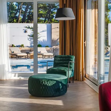 Luxury Seventh Heaven With Heated Pool, Hot-tub, Gym, Panoramic Views On Town Split * Klis
