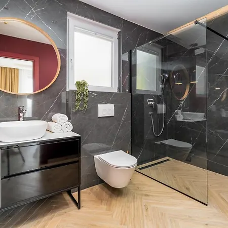 Luxury Seventh Heaven With Heated Pool, Hot-tub, Gym, Panoramic Views On Town Split