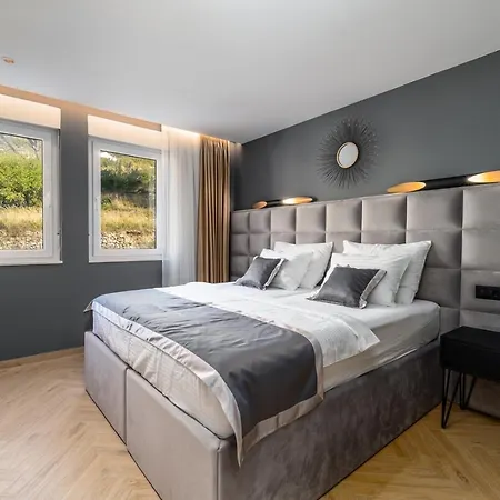 Luxury Seventh Heaven With Heated Pool, Hot-tub, Gym, Panoramic Views On Town Split Villa Klis