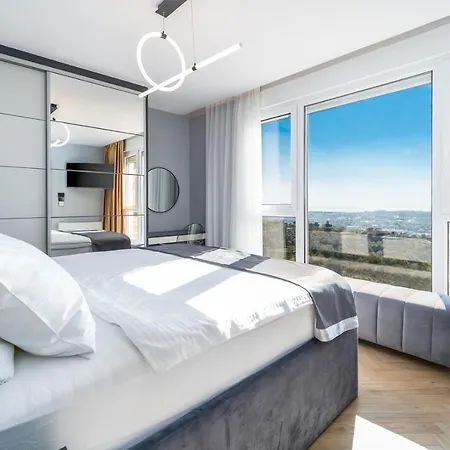 Luxury Seventh Heaven With Heated Pool, Hot-tub, Gym, Panoramic Views On Town Split *