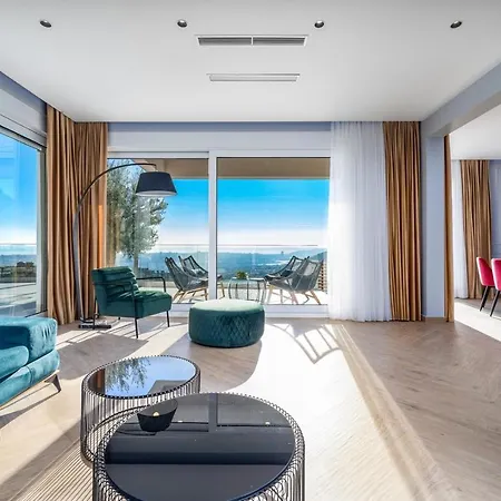 Luxury Seventh Heaven With Heated Pool, Hot-tub, Gym, Panoramic Views On Town Split * Klis