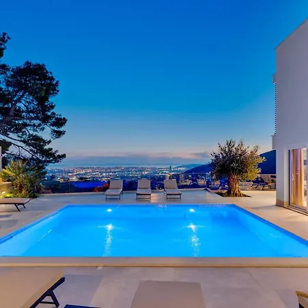 Luxury 7th Heaven With Heated Pool, Hot-tub, Gym, Panoramic Views On Town Split Villa Klis